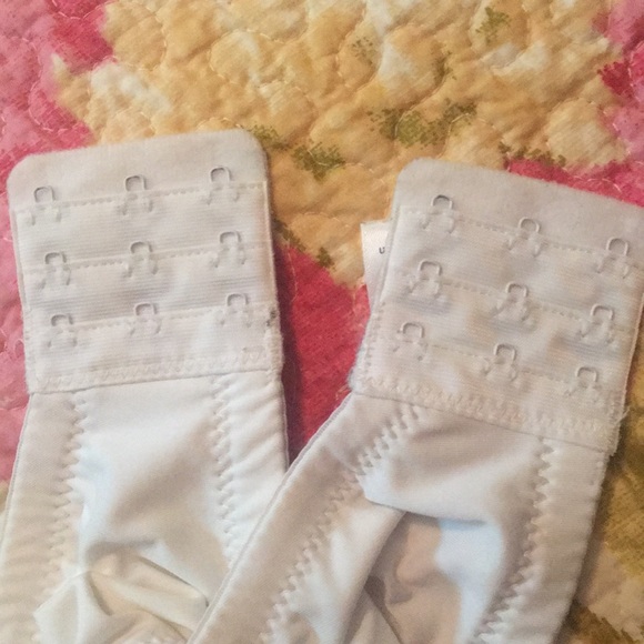 2 Gently worn bras - Picture 7 of 9